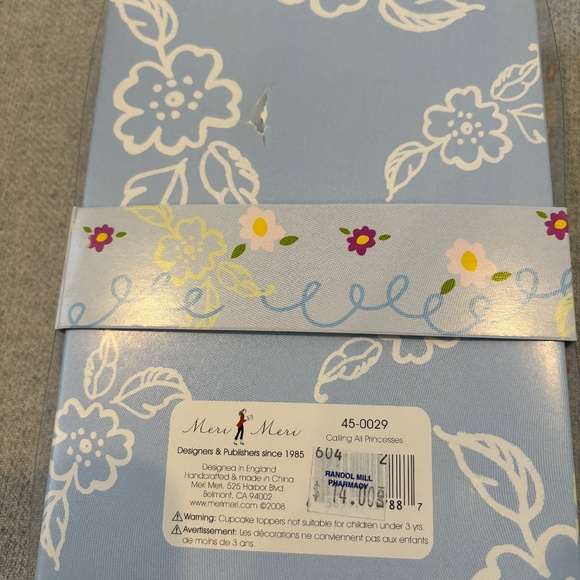 Meri Meri "Calling All Princesses" Cupcakes, Plates, Garland and Invitations - Picture 6 of 10